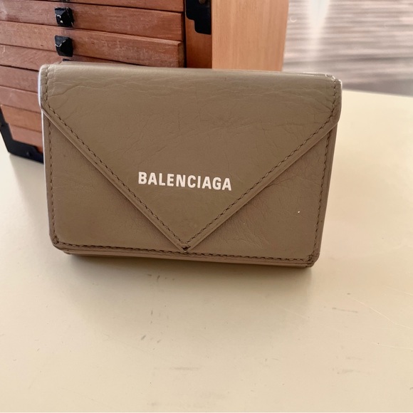 🤎BALENCIAGA Compact Leather Wallet BEAUTIFUL - Picture 1 of 7